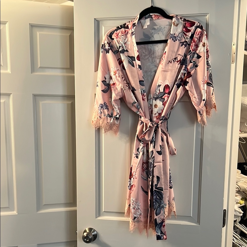Floral light  Pink Lace Trim Robe size S/M